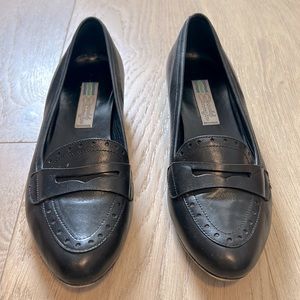Classic black loafer. Menswear inspired but with a feminine touch!